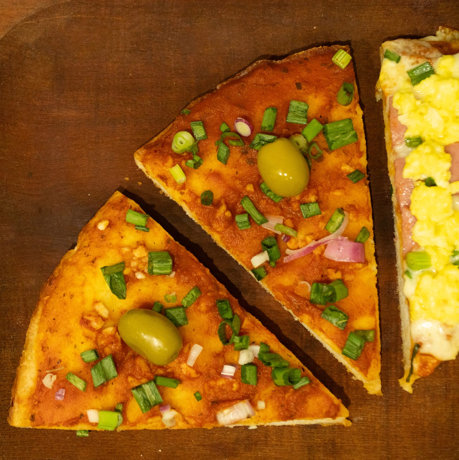 Pizza verdeo cheddar y panceta sin gluten